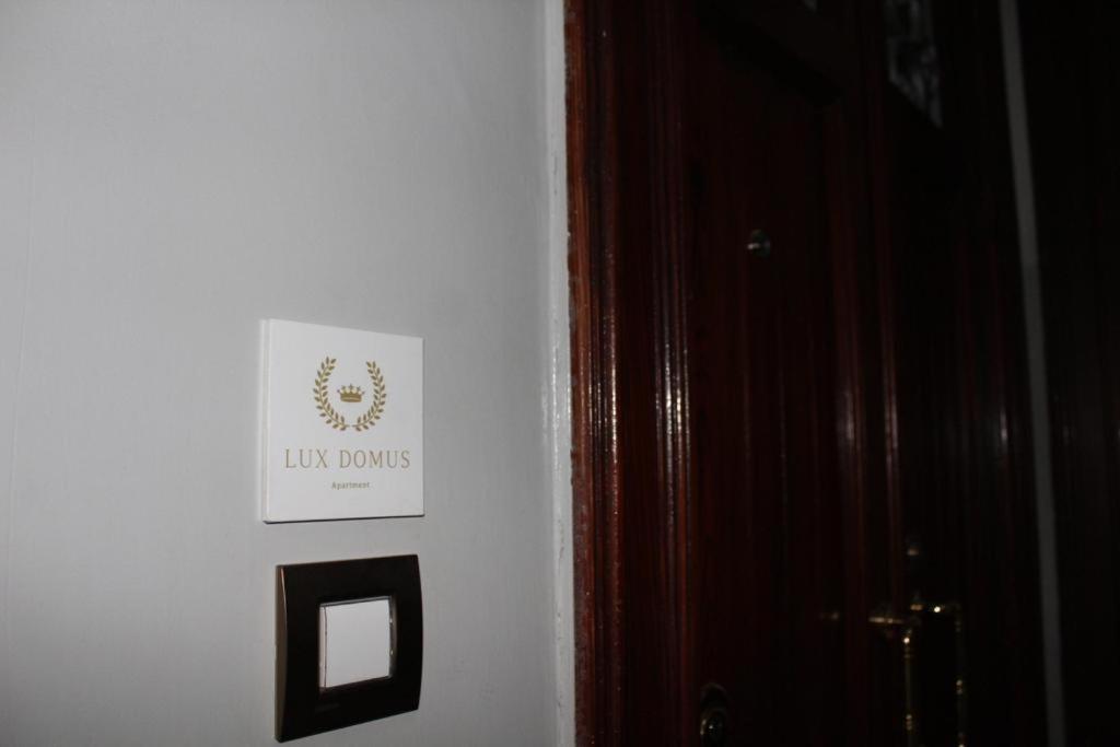 Lux Domus Apartment Bari Bagian luar foto