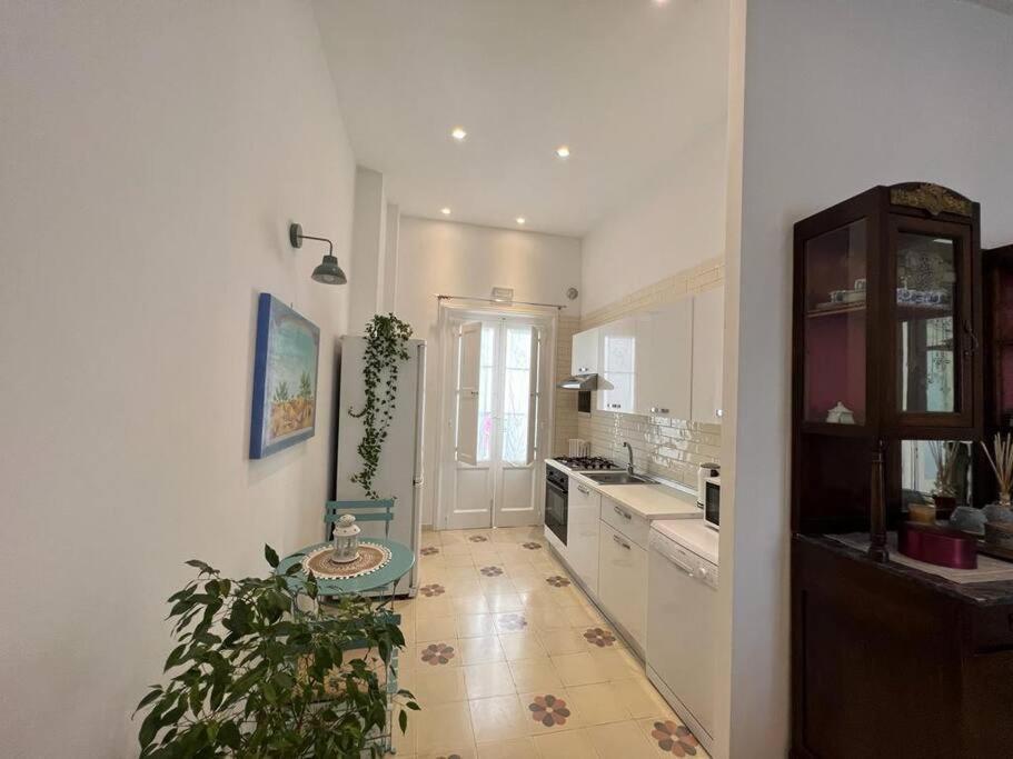 Lux Domus Apartment Bari Bagian luar foto