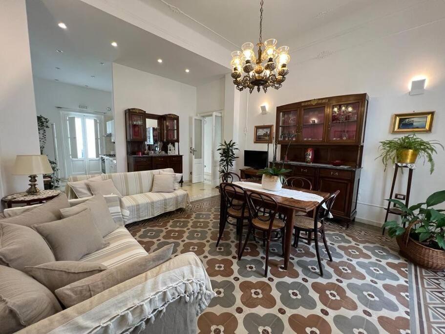 Lux Domus Apartment Bari Bagian luar foto