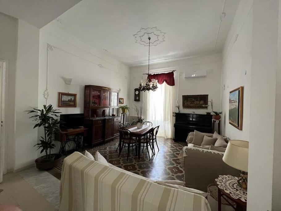 Lux Domus Apartment Bari Bagian luar foto