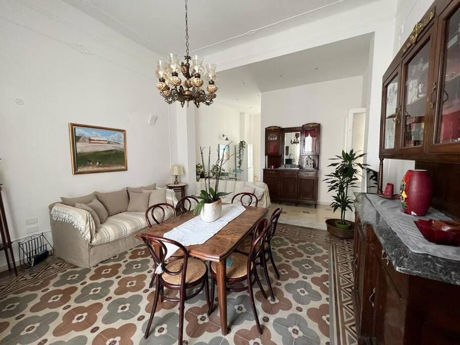 Lux Domus Apartment Bari Bagian luar foto