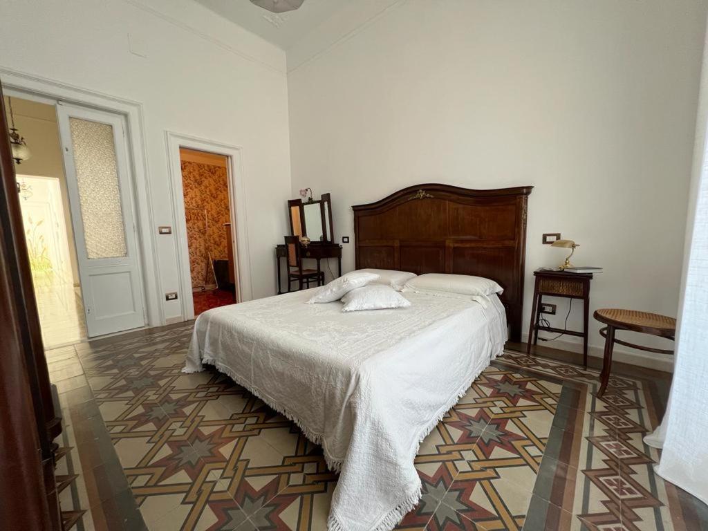 Lux Domus Apartment Bari Bagian luar foto